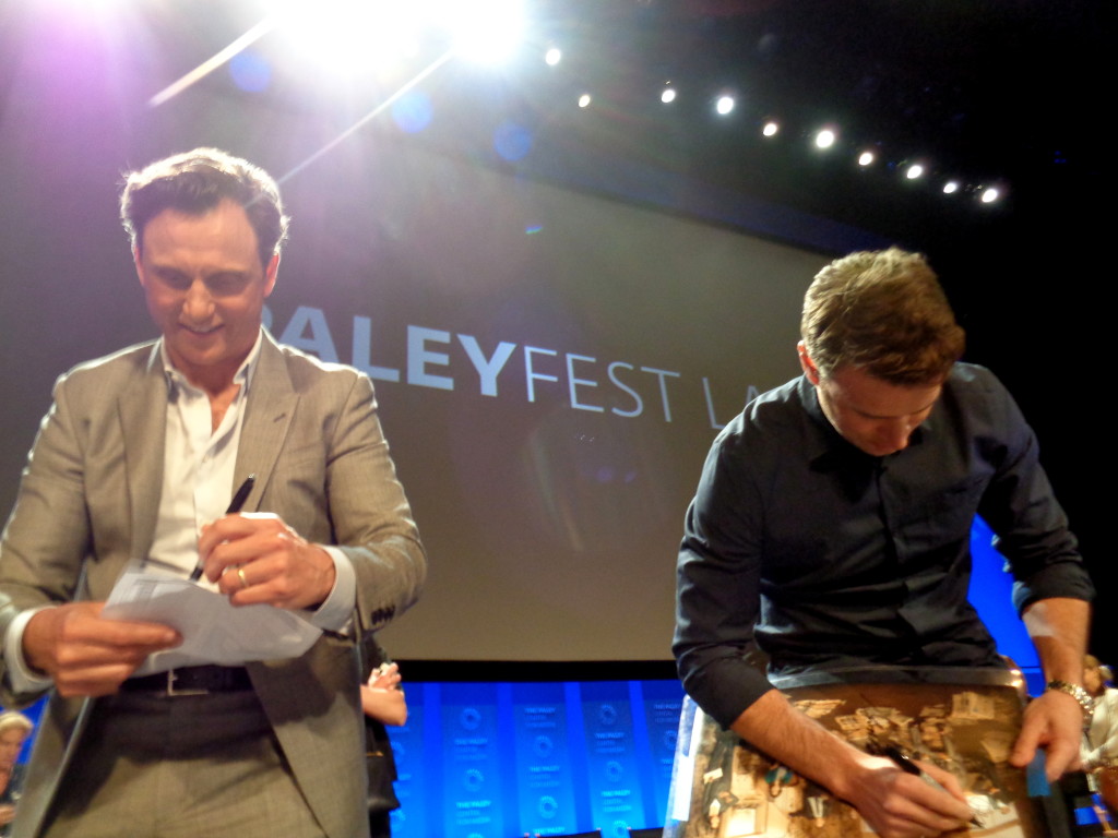 Tony Goldwyn & Scott Foley giving autographs