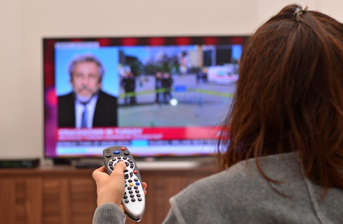 Polish TV is Dubbed by One Man Polish TV dubbed