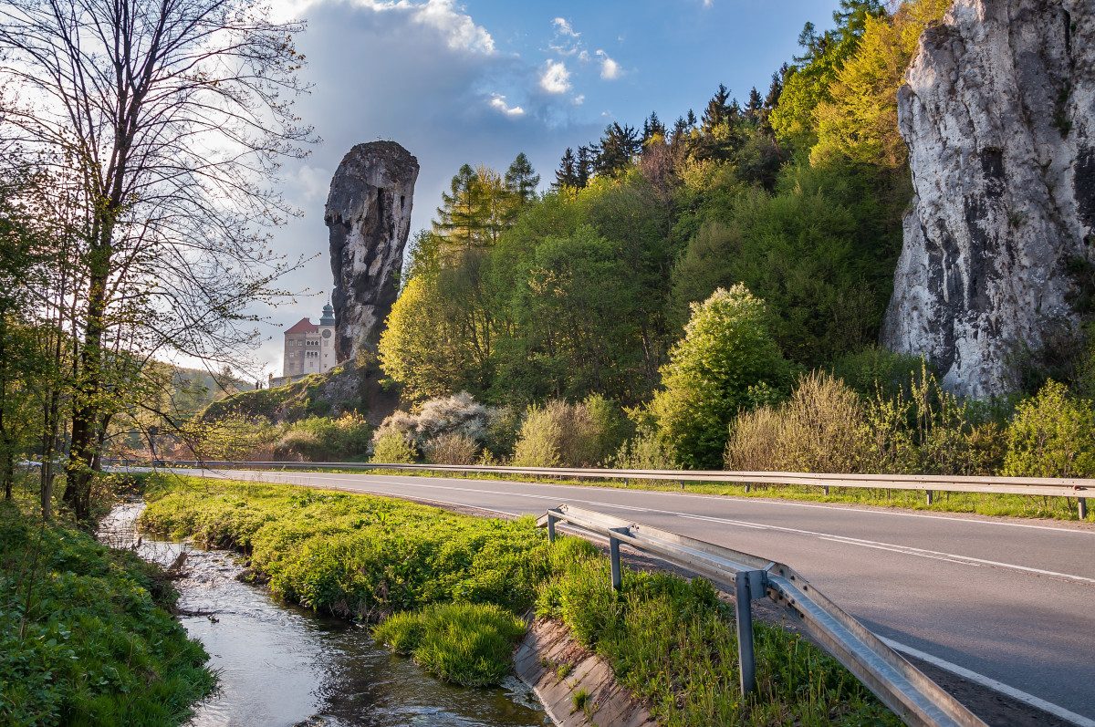 Ojcow National Park A scenic view of the rock formation known as Hercules' Club near Pieskowa Skała Castle in Ojcowski Park Narodowy